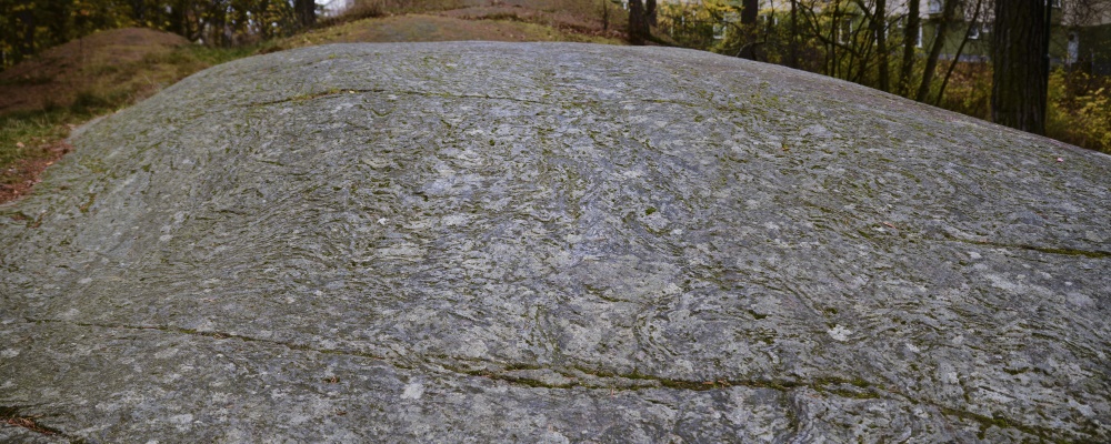 Närbild på en utav rundhällarna