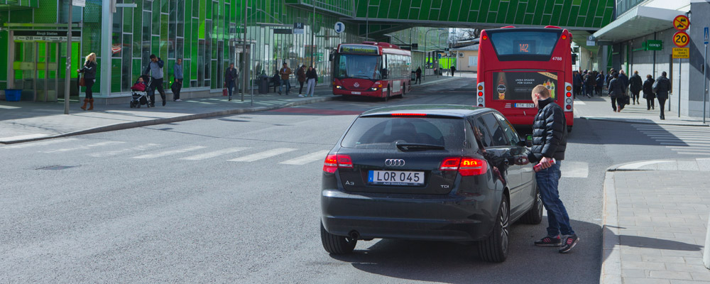 Älvsjö pendeltågstation