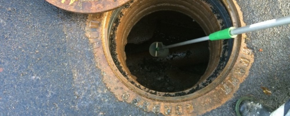 Söka efter felkopplingar i avloppsledningarna