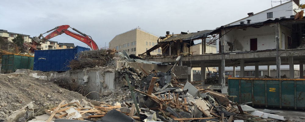 Vid rivning måste skadliga ämnen tas omhand.