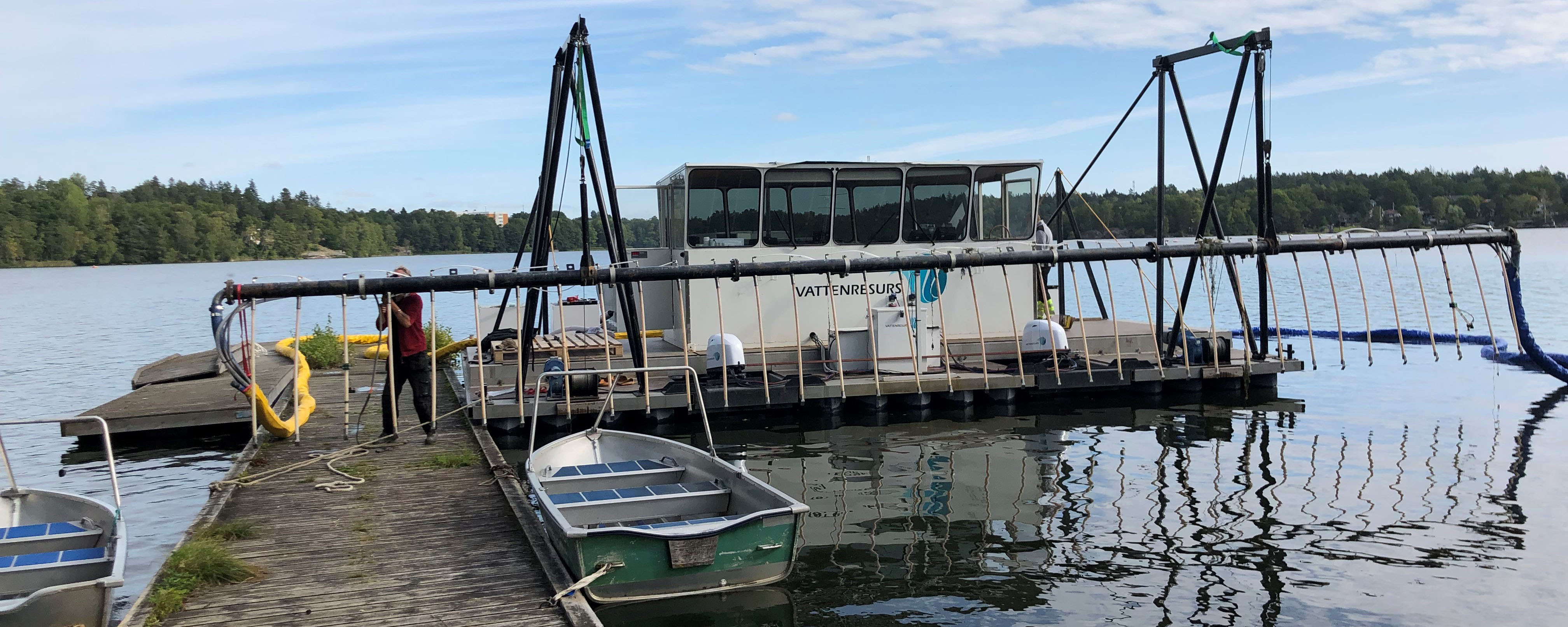 Redskap för fosforfällning i sjön Magelungen.